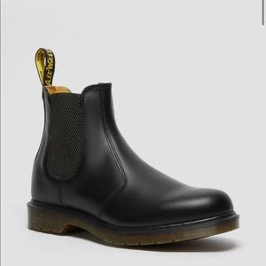 Dr. Marten 2976 Smooth Leather Chelsea Boots